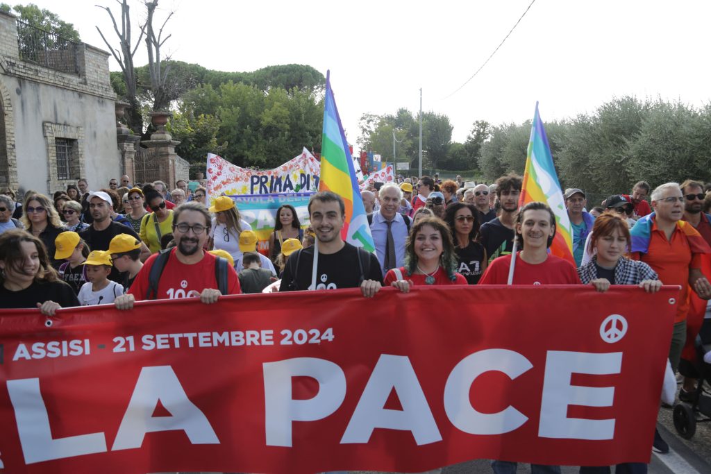 I bambini da tutta Italia e i ragazzi del «Cantiere dei Giovani Costruttori di Pace» sono stati i protagonisti della marcia di Assisi in occasione della Giornata Mondiale della Pace