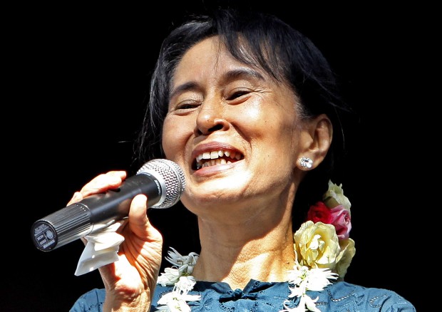 San Suu Kyi: "C'è democrazia quando il popolo controlla il governo"