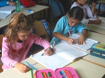 La scuola salvata (forse) dalle famiglie. E dai "Cesaroni"