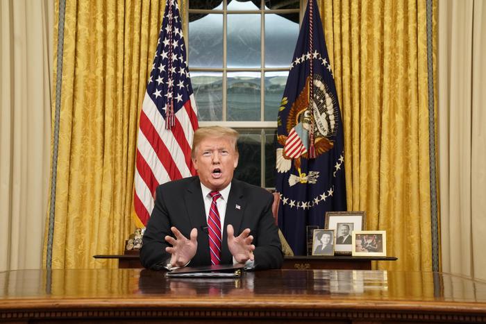 epa07270373 US President Donald J. Trump speaks to the nation in his first-prime address from the Oval Office of the White House in Washington, DC, USA, 08 January 2019. A partial shutdown of the federal government has gone on for 17 days following the president's demand for 5.7 billion US dollars for a border wall while Democrats have refused.  EPA/CARLOS BARRIA / POOL
