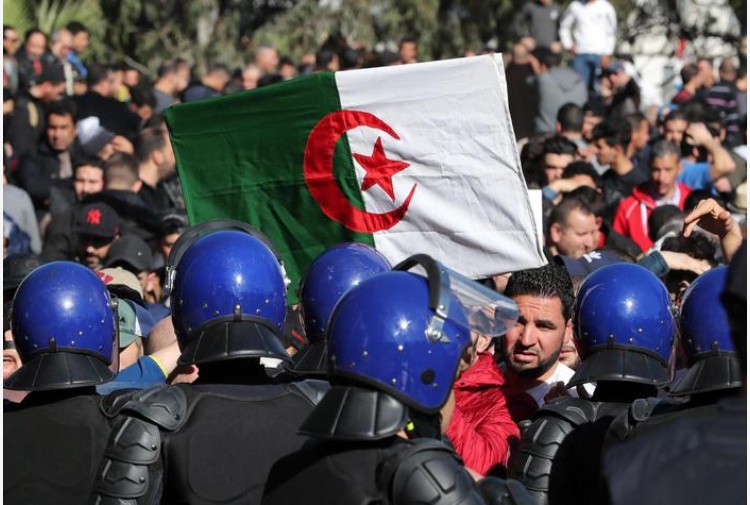 algeria-proteste-ansa.jpg_997313609