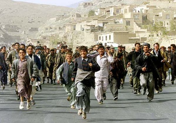 Afghanistan, le voci della società. “Sfiducia verso le forze internazionali”
