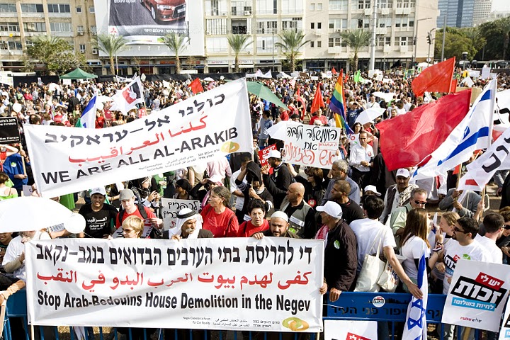 Tel Aviv: 5000 persone marciano per i diritti umani