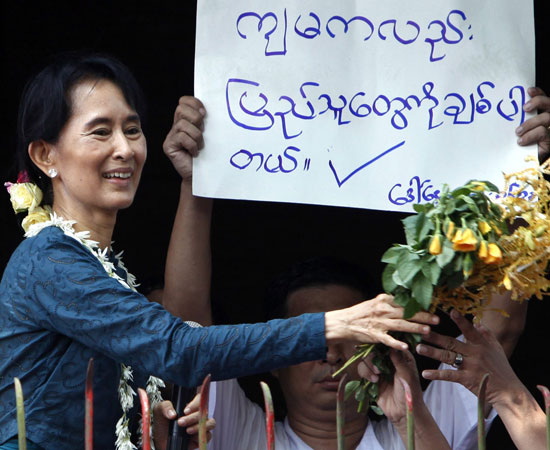 San Suu Kyi, eroina della pace "Non perdete la speranza"