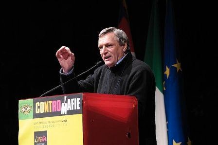 Don Ciotti: oltre la mafia, l’emergenza è la corruzione
