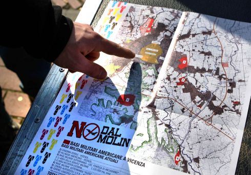 Vicenza: "Blocchiamo i lavori di bonifica al dal Molin"