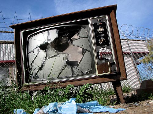 Cresce la paura per l’economia, ma in tv si dà spazio solo alla criminalità