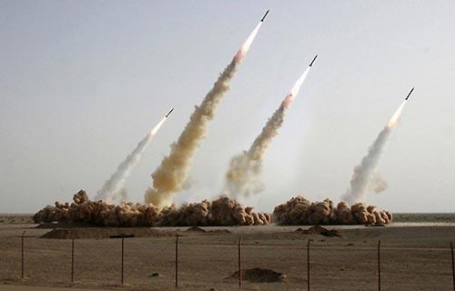 Iran, testati missili a lungo raggio "Risposta distruttiva a minacce"